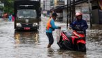 Banjir Rendam Jalan Hasyim Ashari Ciledug
