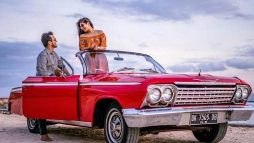 Chevrolet Impala Red yang bisa disewa di Bali Travel Shop