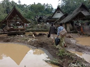 Kampung Naga Diterjang Banjir Bandang, Terbesar Sejak 5 Dekade Lalu