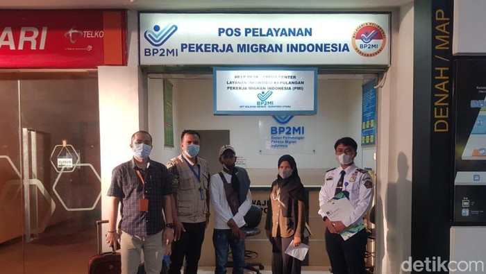 Dua orang diduga PMI ilegal diamankan di Bandara Kualanamu.