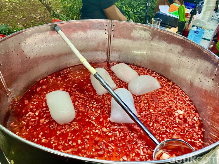 Segar Nikmat Es Semangka India di Kalibata Harganya Rp 5 Ribuan