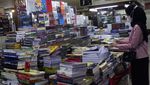 Geliat Penjualan Buku Bekas di Blok M Square