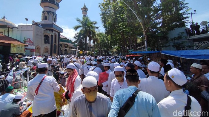 Haul Habib Abu Bakar Assegaf di Alun-alun Gresik