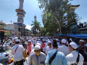 Lautan Jemaah Banjiri Haul Habib Abu Bakar Assegaf di Alun-alun Gresik