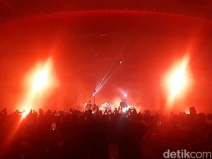 Isyana Sarasvati Suguhkan Nuansa Gothic Metal di Kota Rock Surabaya