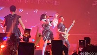Isyana Sarasvati nyanyi diiringi The Tuttis/Foto: Esti Widiyana/detikcom