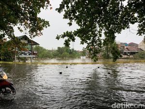 Jalanan Menuju Puri Kartika Indah Ciledug Banjir, Ini Kondisinya