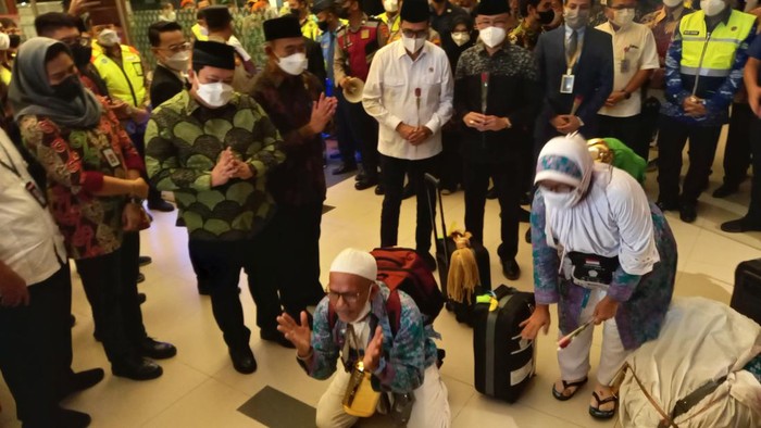 Jemaah haji asal Indonesia tiba di Bandara Soetta
