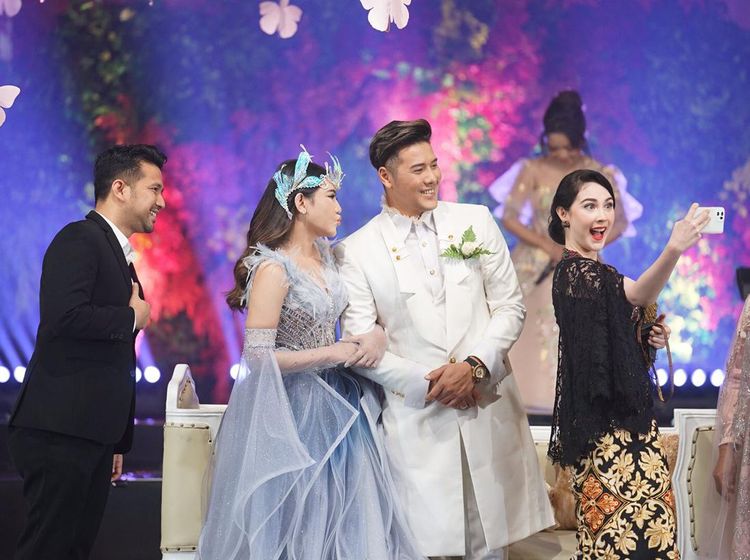 Khofifah-Emil Kompak Hadiri Resepsi Via Vallen