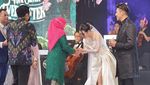 Khofifah-Emil Kompak Hadiri Resepsi Via Vallen