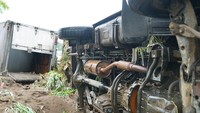 Sabtu (16/7/2022) pagi, banjir bandang menyisakan kerusakan yang cukup parah. Kondisi terkini di daerah Kampung Cimacan, Desa Haurpanggung, Kecamatan Tarogong Kidul, rumah-rumah warga rusak karena dihantam derasnya air. Banjir juga membawa material sampah dan lumpur.