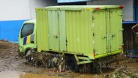 Pemerintah Garut juga telah menetapkan situasi darurat bencana akibar banjir bandang tersebut. Bupati Garut Rudy Gunawan menegaskan bahwa saat ini pemerintah daerah melalui dinas-dinas terkait dibantu oleh TNI-Polri sedang melakukan langkah-langkah di lapangan terkait penanganan banjir.
