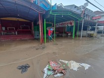 Video: Banjir di Villa Nusa Indah 2 Mulai Surut, Tinggalkan Lumpur Tebal