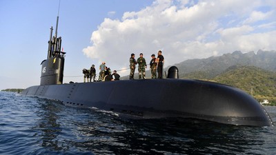 KRI Alugoro 405 Siap Ikut Latihan Perang di Perairan Situbondo