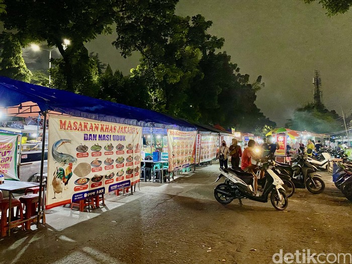 Kalibata, surganya kuliner malam dengan pilihan makanan dan minuman yang beragam dan murah.