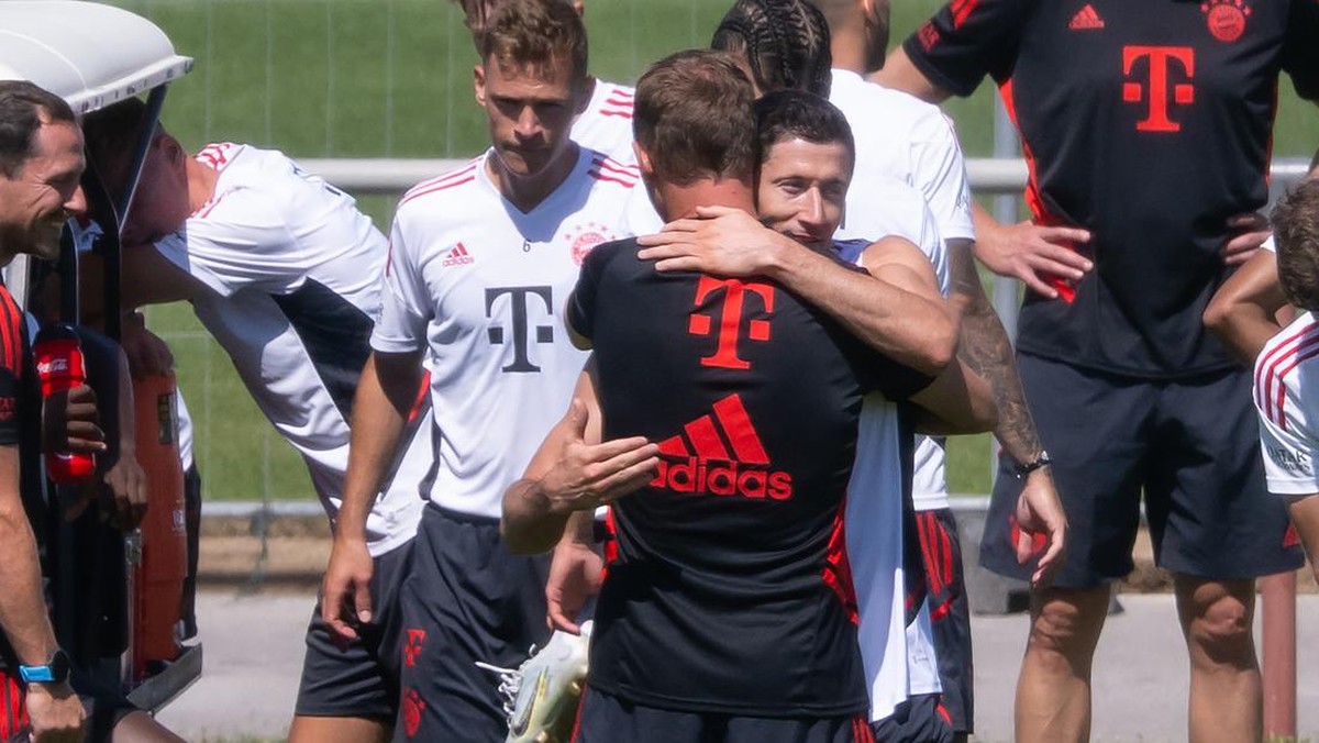 Robert Lewandowski berpamitan dengan skuad Bayern Munich jelang kepindahan ke Barcelona. (Foto: dpa/picture alliance via Getty I/picture alliance)