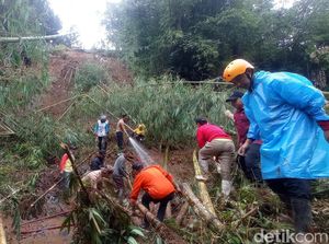 9 Makam di Cianjur Longsor, Jenazah Berhamburan!