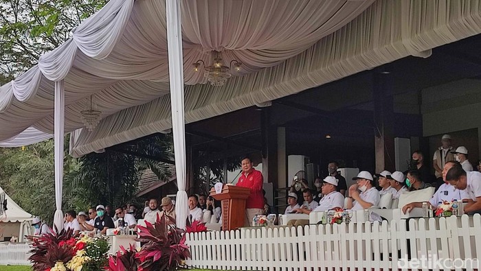 Menteri Pertahanan Prabowo Subianto memberi sambutan di Nusantara Open 2022.