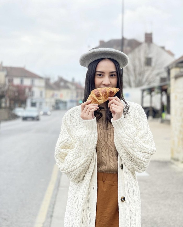 Momen makan Anya Geraldine