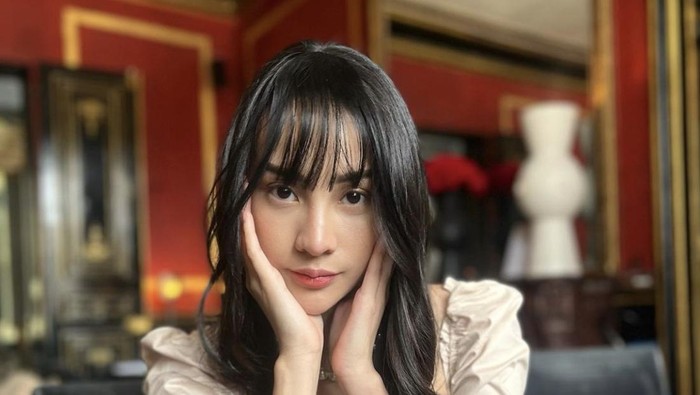 Momen makan Anya Geraldine Momen makan Anya Geraldine