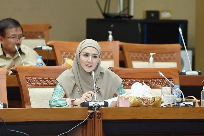 Mulan Jameela Pamer Momen Makan Bakso hingga Kulineran Bareng Keluarga