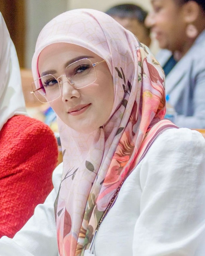 Mulan Jameela Pamer Momen Makan Bakso hingga Kulineran Bareng Keluarga Mulan Jameela Pamer Momen Makan Bakso hingga Kulineran Bareng Keluarga