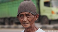 Namun, kini Pantura bak kota mati. Warganya yang dulu bergantung mencari rejeki di jalan itu pun kini banyak yang beralih profesi.