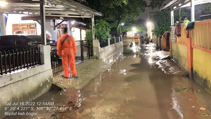 Penampakan banjir di salah satu wilayah Bogor, Jawa Barat