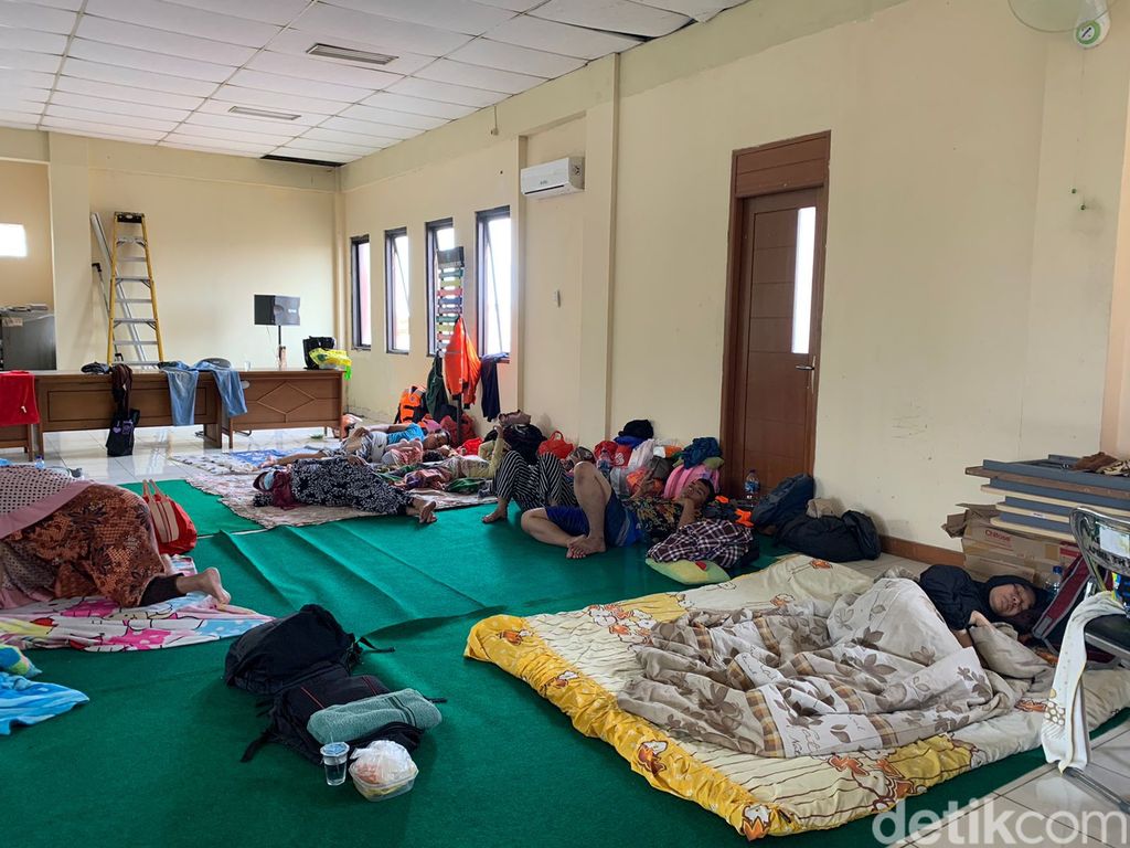 Pengungsi banjir Puri  Kartika Baru, Ciledug, 16 Juli 2022. (Mulia Budi/detikcom)