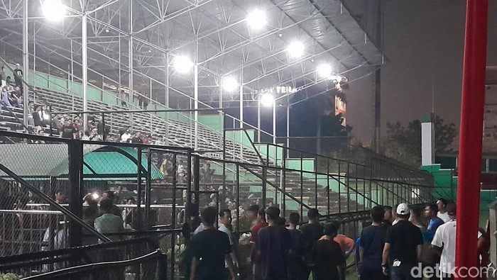 Para pemain PSMS meninggalkan lapangan menuju ruang ganti Stadion Teladan (Aldi/detikSumut)