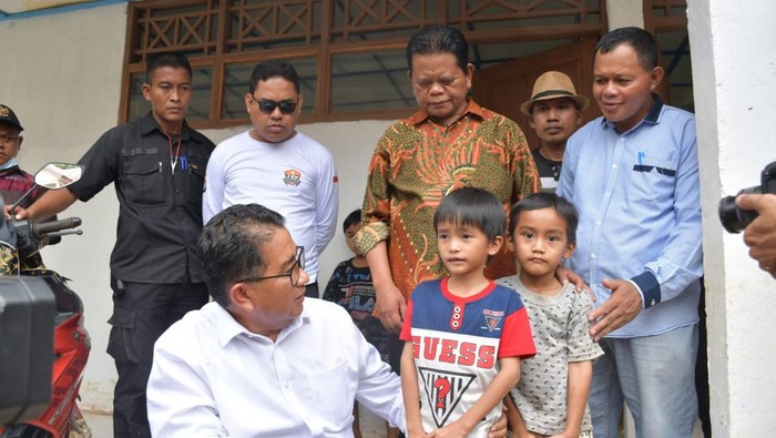 Pj Gubernur Sulbar Akmal Malik kunjungi siswa SD di Mamasa, Sulbar.