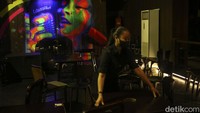 Menurut Bahlil, penutupan Holywings bukan hanya sekedar persoalan satu sisi menutup bisnis saja. Namun ada hal lain yang perlu dipikirkan, terutama terkait masalah lapangan pekerjaan.