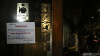 Hotman Paris mengaku hingga saat ini gerai Holywings di Jakarta masih tutup. Pihaknya menunggu keputusan dari pemerintah terkait bisa tidaknya Holywings kembali beroperasi.