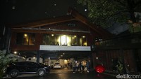 Usai menggelar pertemuan tertutup awak media baru diajak untuk melihat situasi Holywings