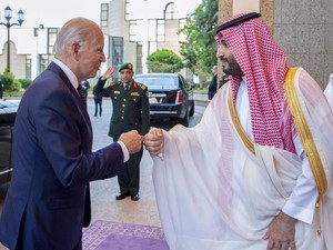 Balutan Kontroversi Pertemuan Biden dan Putra Mahkota Saudi