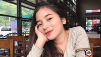 Ada juga foto Putri Anjani dengan dandanan polos. (Foto: dok. Instagram @anjanyjrw) 
