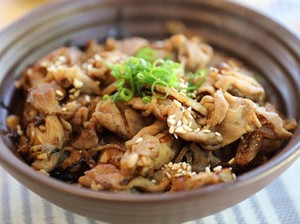 Resep Beef Bowl ala Restoran Jepang yang Praktis Mengenyangkan
