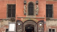 Di Polandia ada sebuah bangunan megah yang ternyata merupakan restoran tertua di negara tersebut. Nama restorannya Piwnica Świdnicka yang sudah beroperasi sejak 1273. Foto: Insider