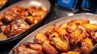 Menjadi pelopor penyaji sayap ayam di China, restoran ini beroperasi sejak tahun 1153. Restoran ini bernama Ma Yu Chings Bucket Chicken House di kawasan Kaifeng, China. Foto: Insider