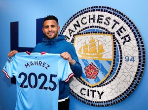 Riyad Mahrez Tetap di Man City Hingga 2025