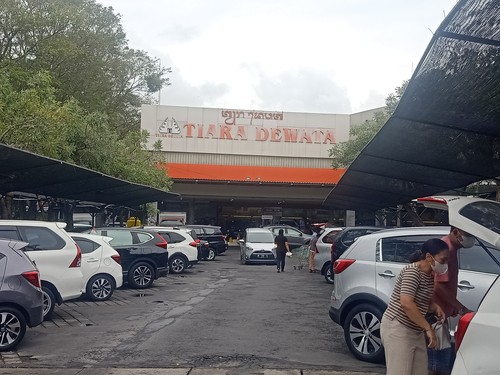 Suasana di Tiara Dewata yang berlokasi di Jalan Mayjen Sutoyo No 55 Denpasar, Bali pada Sabtu (16/7/2022)
