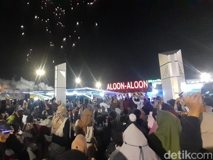 Suasana pembukaan Festival Kuliner Kauman di Aloon-aloon Semarang, Jumat (15/7/2022) malam.