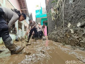 Curhat Penyintas Banjir Bandang Garut: Butuh Alat Pembersih-Harta Ludes