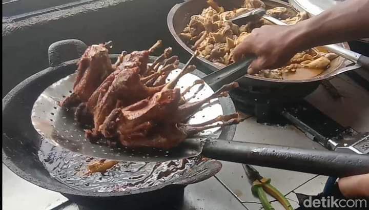 Warung burung goreng di Kecamatan Meranti, Kabupaten Asahan.