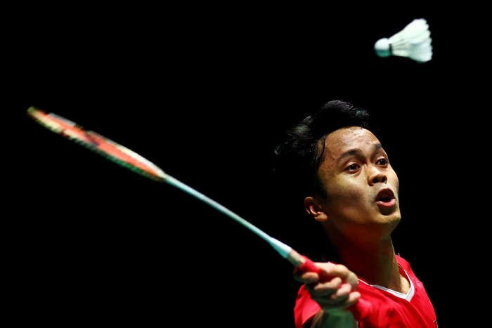 SINGAPORE, SINGAPORE - JULY 17: Anthony Sinisuka Ginting of Indonesia plays a forehand against Kodai Naraoka of Japan in their mens singles final match during the Singapore Open at the Singapore Indoor Stadium on July 17, 2022 in Singapore. (Photo by Yong Teck Lim/Getty Images)