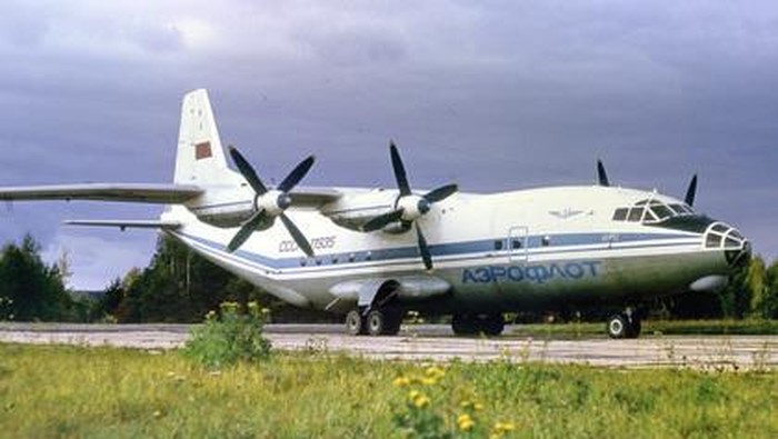 Antonov An-12 (dok Antonov)