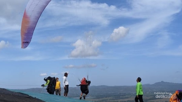 Persiapan atlet paralayang di Trenggalek