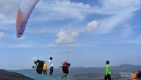 Persiapan atlet paralayang di Trenggalek
