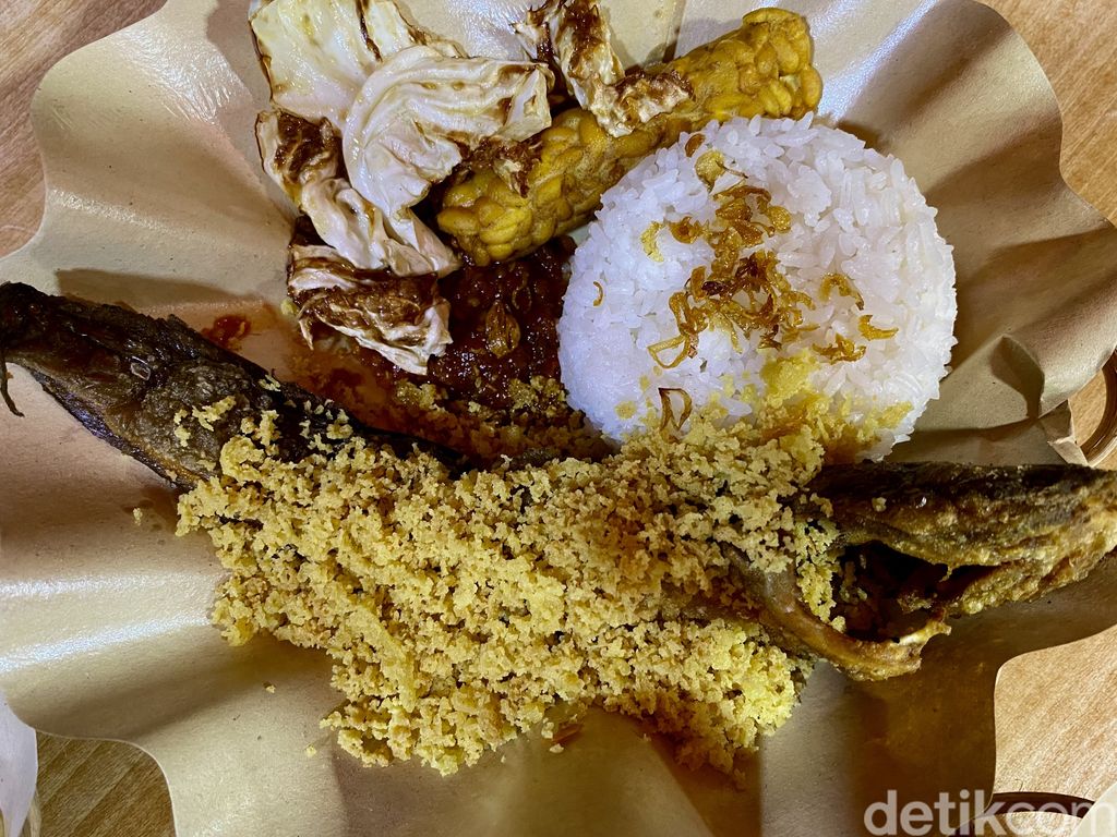 Ayam Rempah di seberang TMP Kalibata yang pedas sedap.