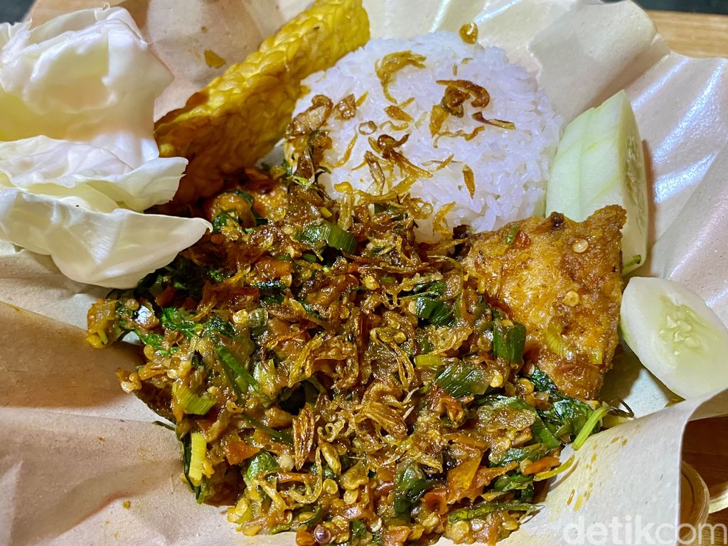Ayam Rempah di seberang TMP Kalibata yang pedas sedap.